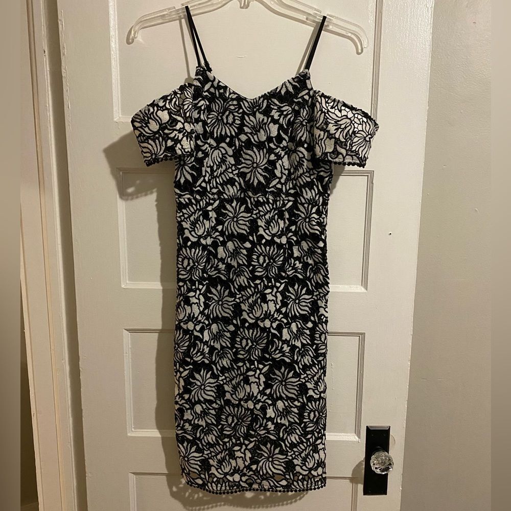 NWT Romeo + Juliet Couture Embroidered Floral Cutout Sweetheart Neckline Dress